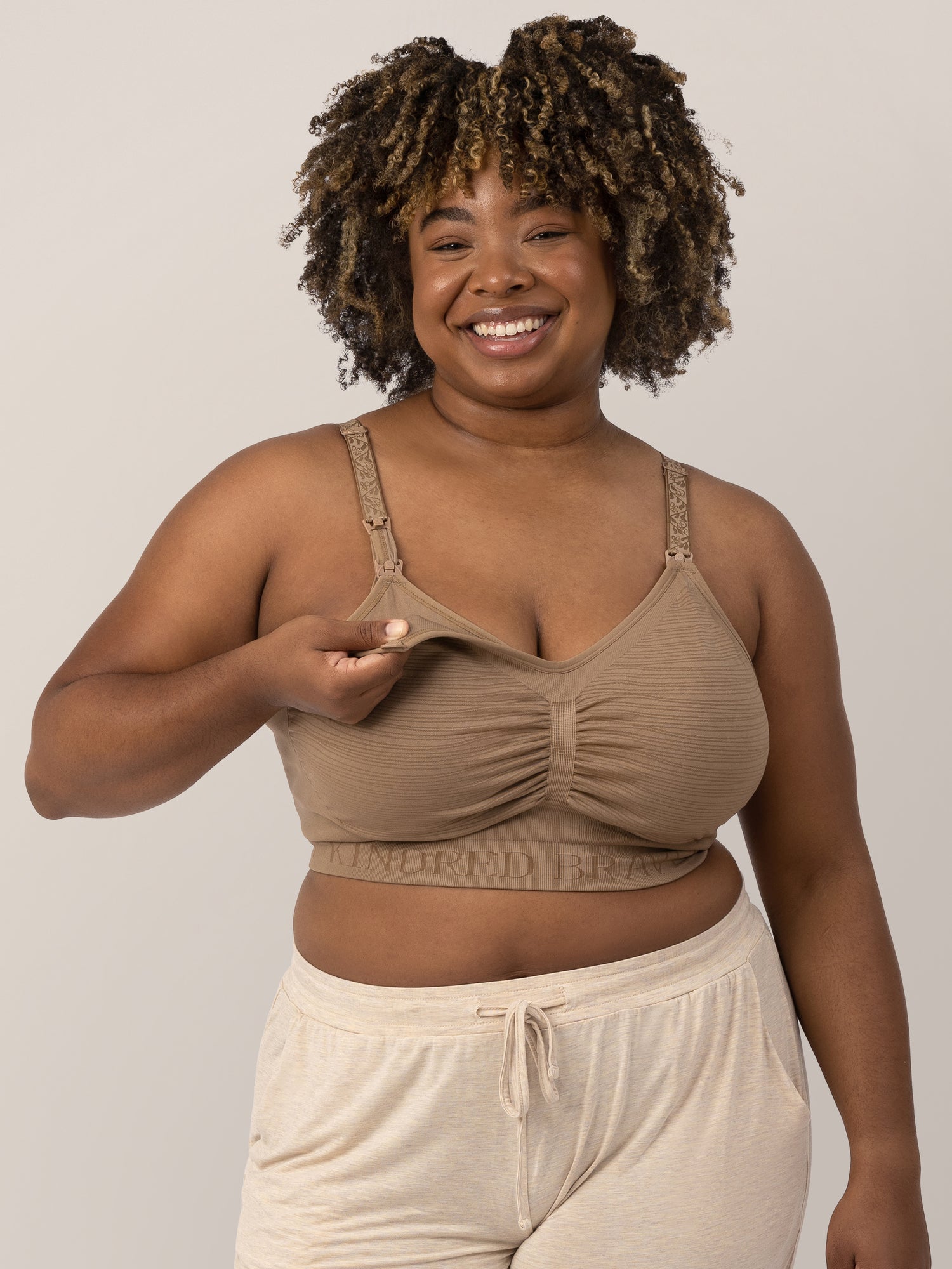 Sublime® Hands-Free Pumping & Nursing Bra | Latte